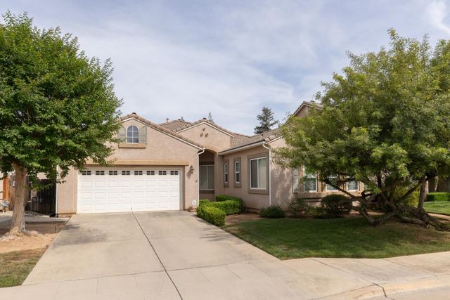 1827 N Joshua Avenue, Clovis, CA 93619