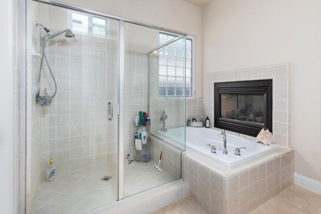 1827 N Joshua Avenue, Clovis, CA 93619