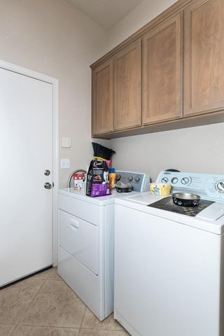 1827 N Joshua Avenue, Clovis, CA 93619