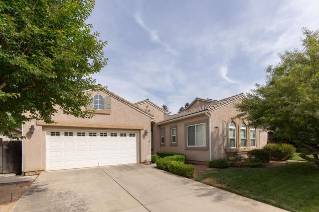 1827 N Joshua Avenue, Clovis, CA 93619
