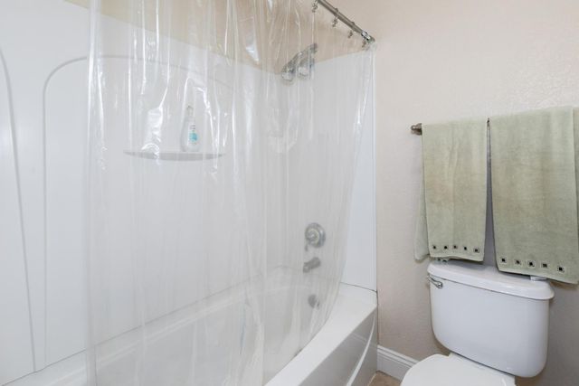 1827 N Joshua Avenue, Clovis, CA 93619