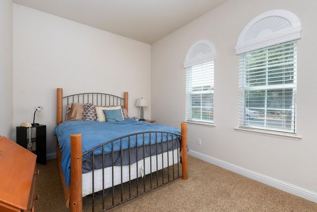 1827 N Joshua Avenue, Clovis, CA 93619