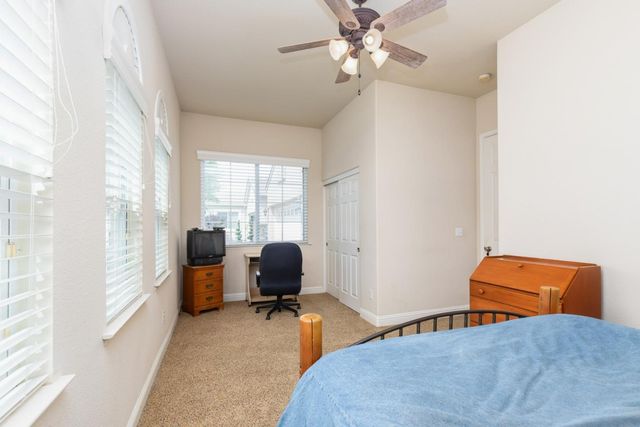 1827 N Joshua Avenue, Clovis, CA 93619