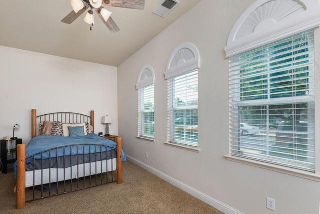 1827 N Joshua Avenue, Clovis, CA 93619