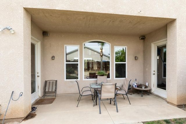 1827 N Joshua Avenue, Clovis, CA 93619