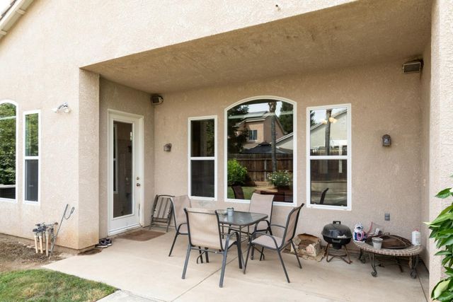 1827 N Joshua Avenue, Clovis, CA 93619