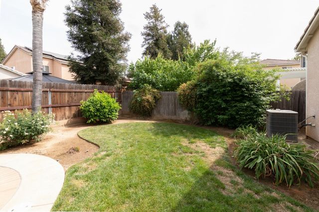 1827 N Joshua Avenue, Clovis, CA 93619