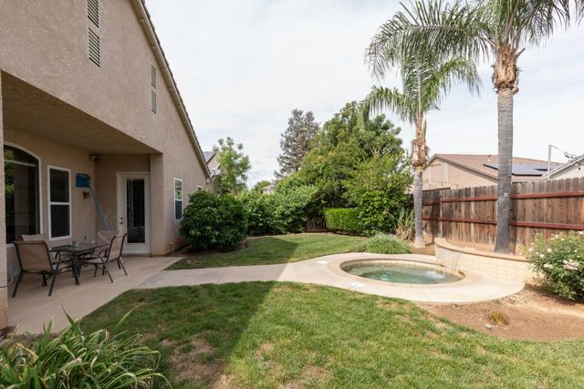 1827 N Joshua Avenue, Clovis, CA 93619