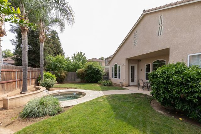 1827 N Joshua Avenue, Clovis, CA 93619