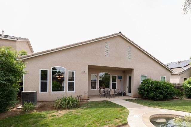 1827 N Joshua Avenue, Clovis, CA 93619