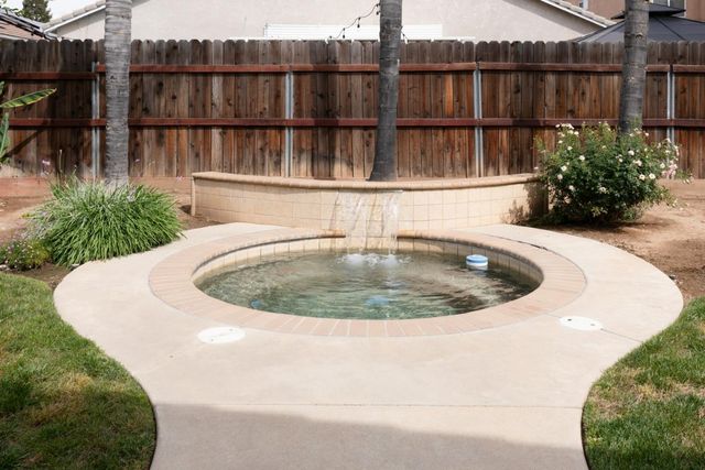 1827 N Joshua Avenue, Clovis, CA 93619