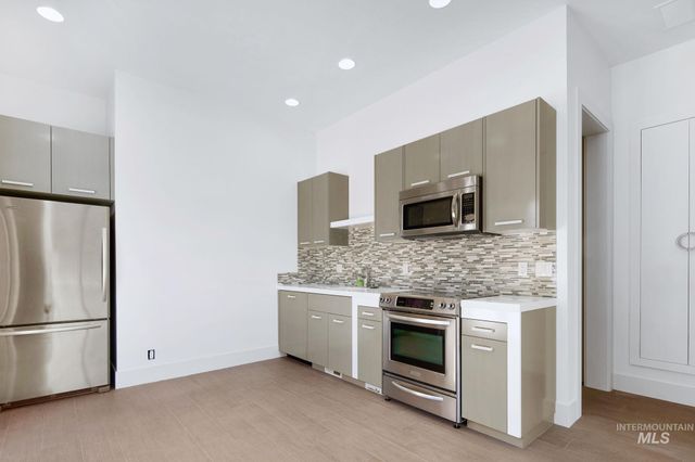 2020 E Barclay, Meridian, ID 83646