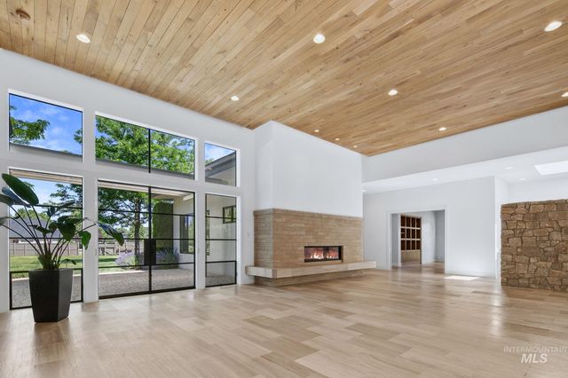 2020 E Barclay, Meridian, ID 83646