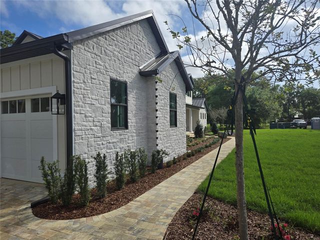405 LONG AND WINDING ROAD, Howey In The Hills, FL 34737