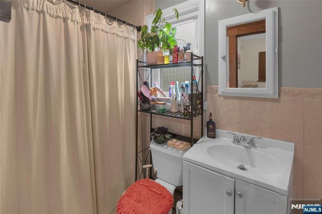 179 Dewey Avenue, Totowa, NJ 07512