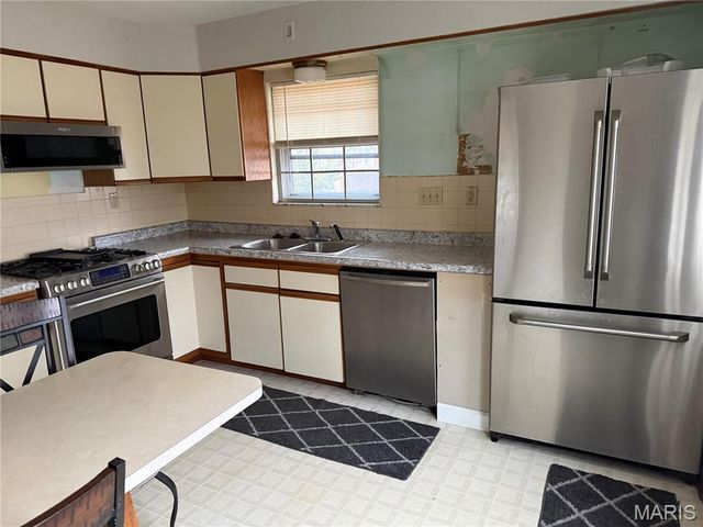 6910 W A Street, Belleville, IL 62223