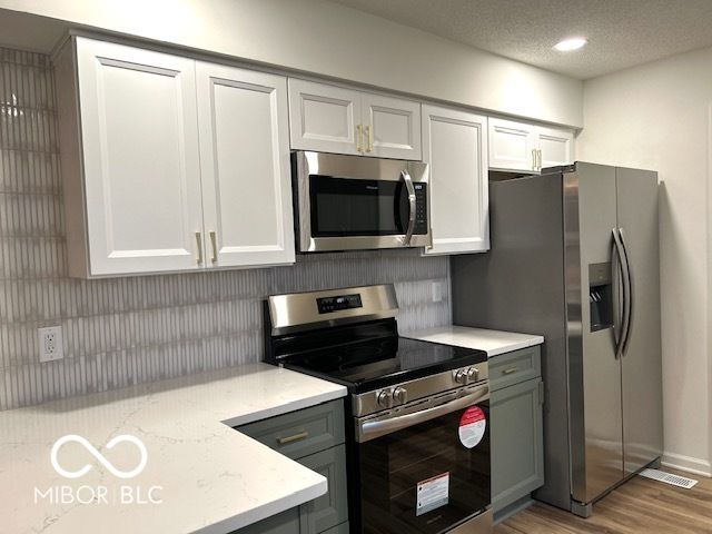 10712 Downing Street, Carmel, IN 46033