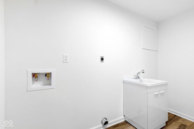 10712 Downing Street, Carmel, IN 46033