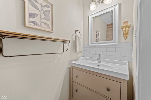 9989 Brightwater Drive, Fishers, IN 46038