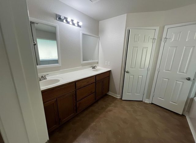 9949 Kingfisher Drive, Conroe, TX 77385
