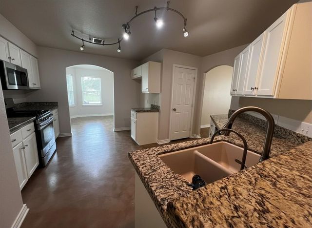 9949 Kingfisher Drive, Conroe, TX 77385