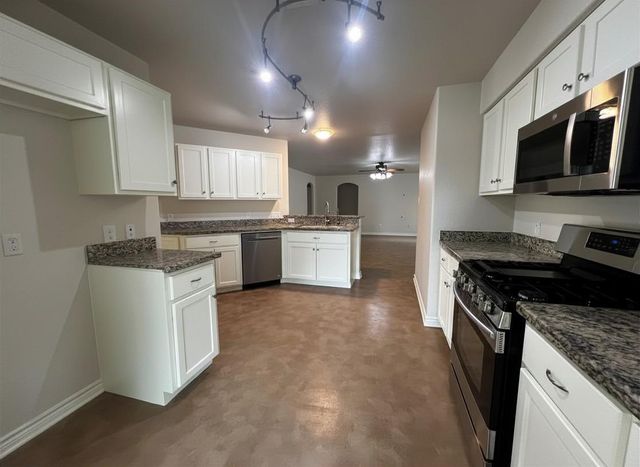 9949 Kingfisher Drive, Conroe, TX 77385
