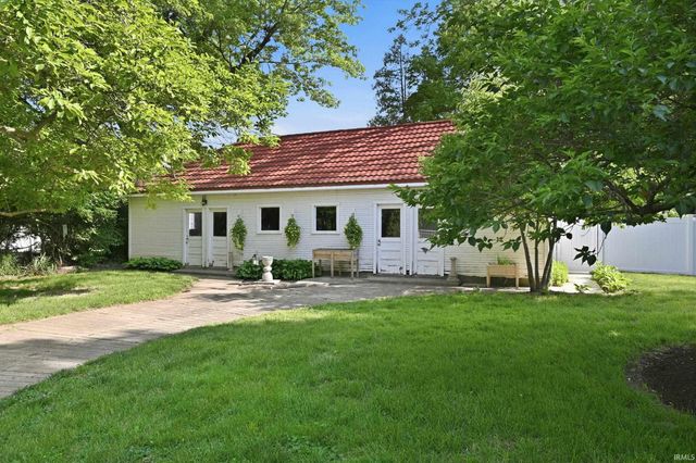 300 E McCullough Boulevard, Muncie, IN 47303