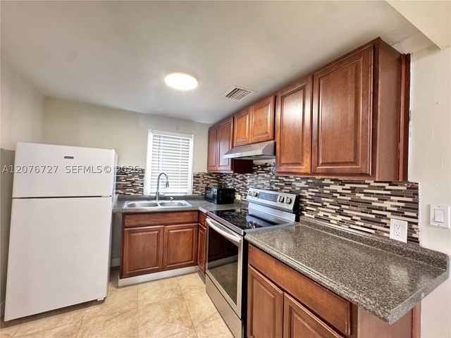 719 Glenn Pkwy, Hollywood, FL 33021