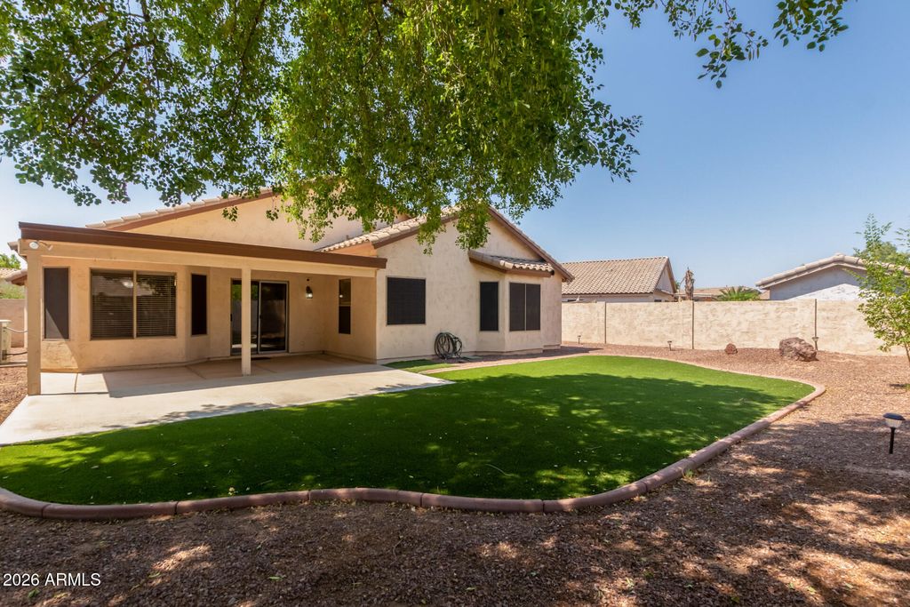 8364 W STELLA Way, Glendale, AZ 85305 — photo 2