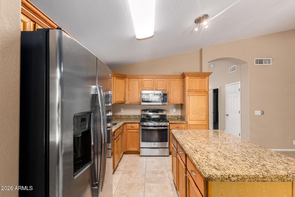 8364 W STELLA Way, Glendale, AZ 85305 — photo 4