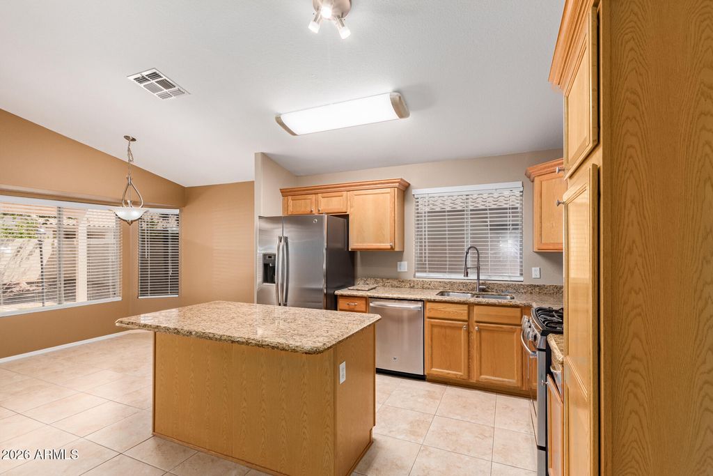 8364 W STELLA Way, Glendale, AZ 85305 — photo 5