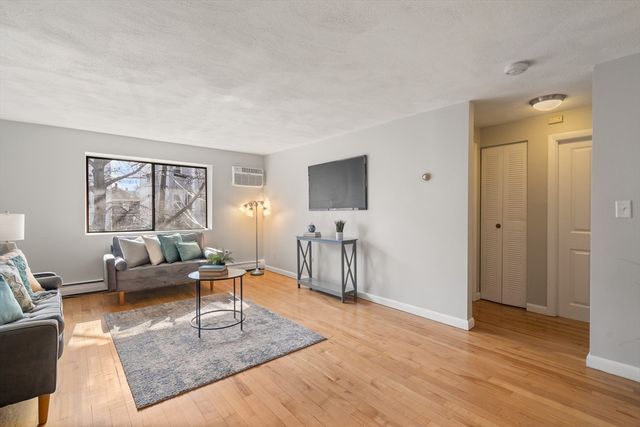 84 Grant St 12, Somerville, MA 02145