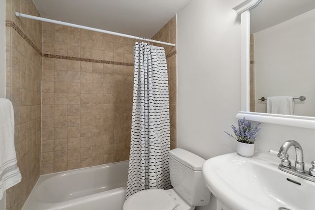 84 Grant St 12, Somerville, MA 02145