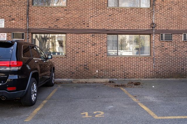 84 Grant St 12, Somerville, MA 02145