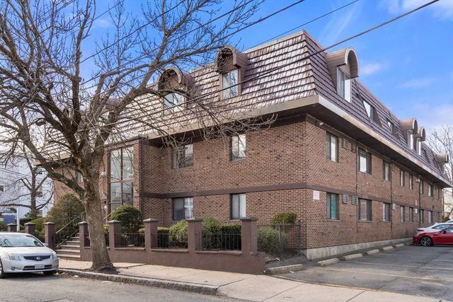 84 Grant St 12, Somerville, MA 02145