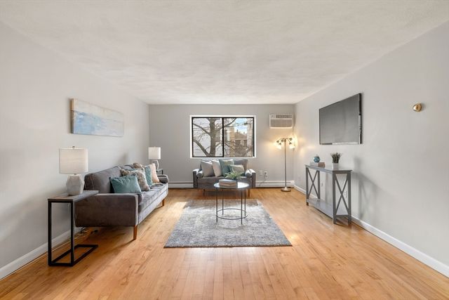 84 Grant St 12, Somerville, MA 02145