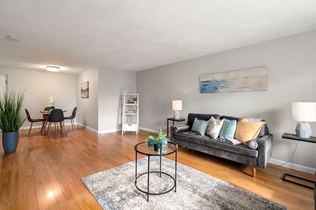 84 Grant St 12, Somerville, MA 02145