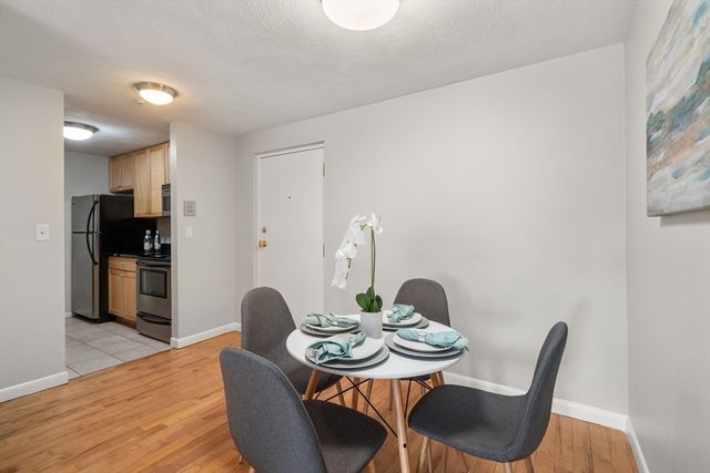 84 Grant St 12, Somerville, MA 02145