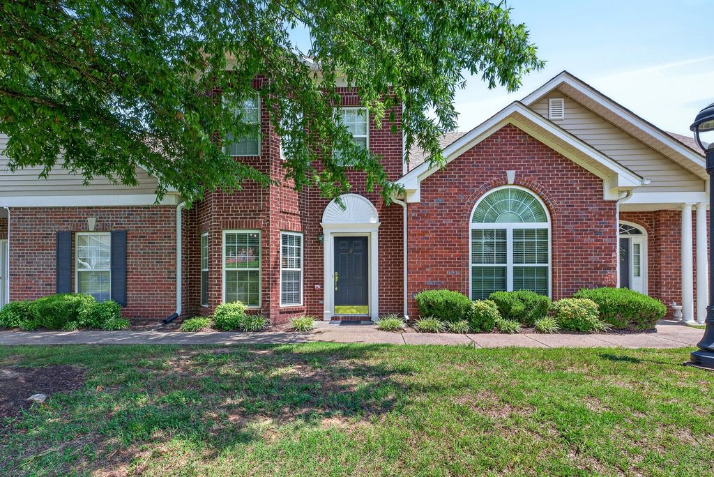 8 Baker Ct, Lebanon, TN 37087
