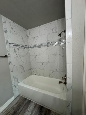 418 Garland Drive 244, Lake Jackson, TX 77566