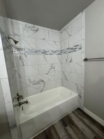 418 Garland Drive 244, Lake Jackson, TX 77566