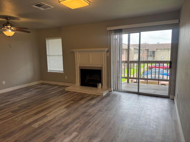 418 Garland Drive 244, Lake Jackson, TX 77566