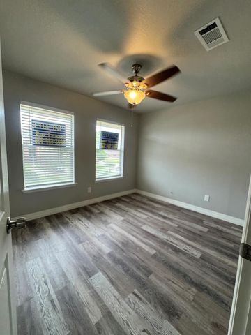 418 Garland Drive 244, Lake Jackson, TX 77566