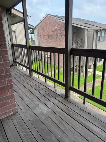 418 Garland Drive 244, Lake Jackson, TX 77566