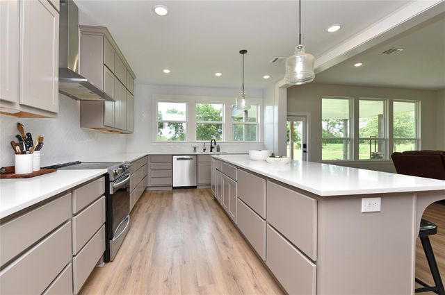 406 County Road 100, Boling, TX 77420