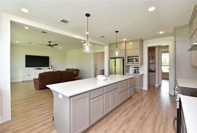 406 County Road 100, Boling, TX 77420