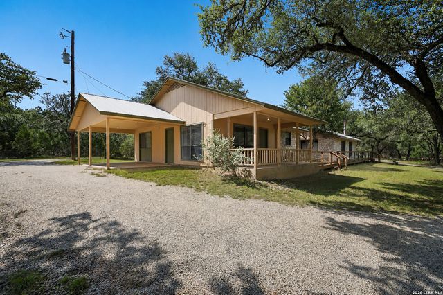 200 OAK VALLEY DR, Wimberley, TX 78676