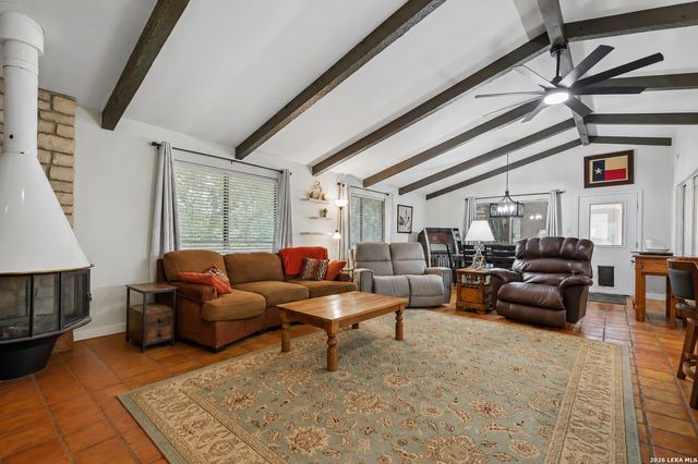200 OAK VALLEY DR, Wimberley, TX 78676