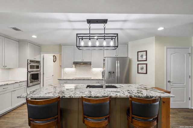 200 OAK VALLEY DR, Wimberley, TX 78676