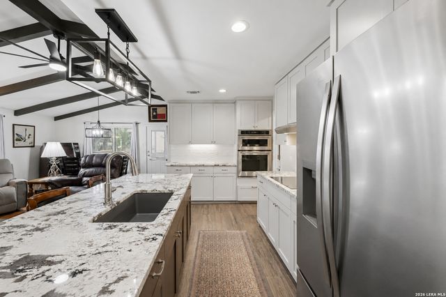 200 OAK VALLEY DR, Wimberley, TX 78676